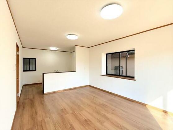1990s wood house, 7-min walk to station, Kagawa