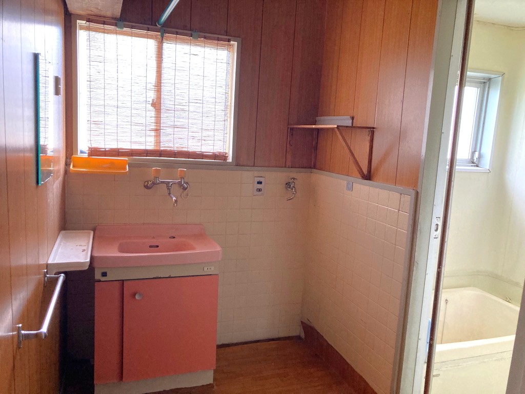 (R8-4) Viewing Reservations Now Accepted!!