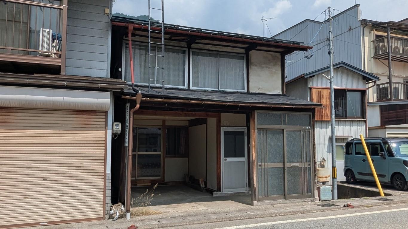 Registration No. 385 [Sale] Kamioka Town Center 500,000 yen