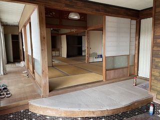 1970s house on a large plot in Takarabe, Soo