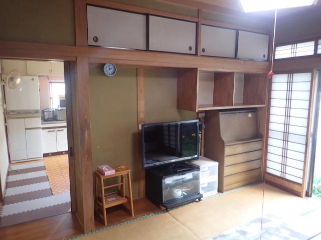 1980s concrete house, 15-min walk to station, Oita