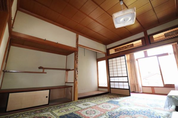 1970s wood house, 17-min walk to station, Shimane