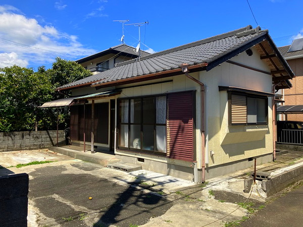 1980s wood house, 5-min walk to station, Shizuoka