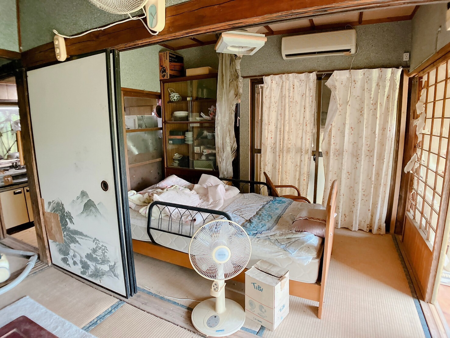 1950s wood house on a large plot in Sumiyoshi, Aira
