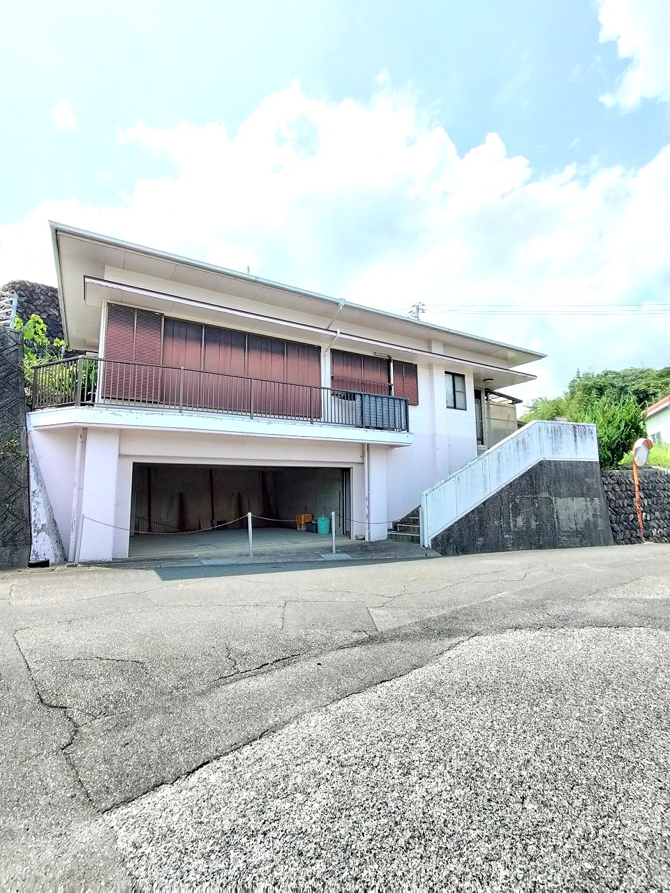 1990s house with storehouses in Ehime