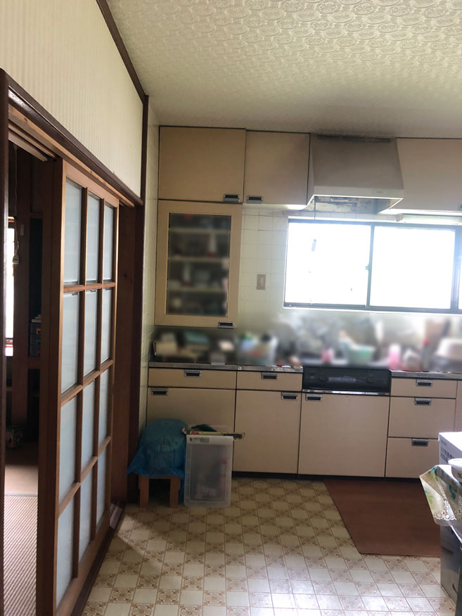 1980s wood house with storehouses in Hiyoshi, Nantan