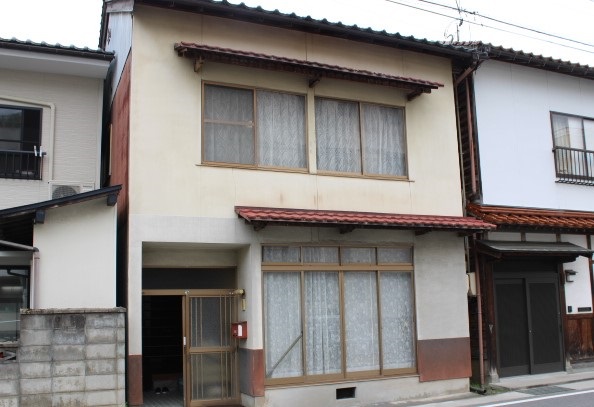 1970s wood house, 10-min walk to station, Shimane