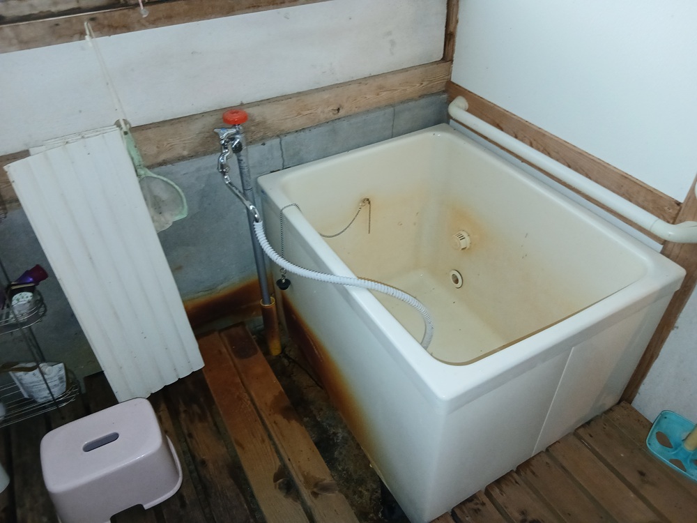 1940s wood house on a large plot in Iwate