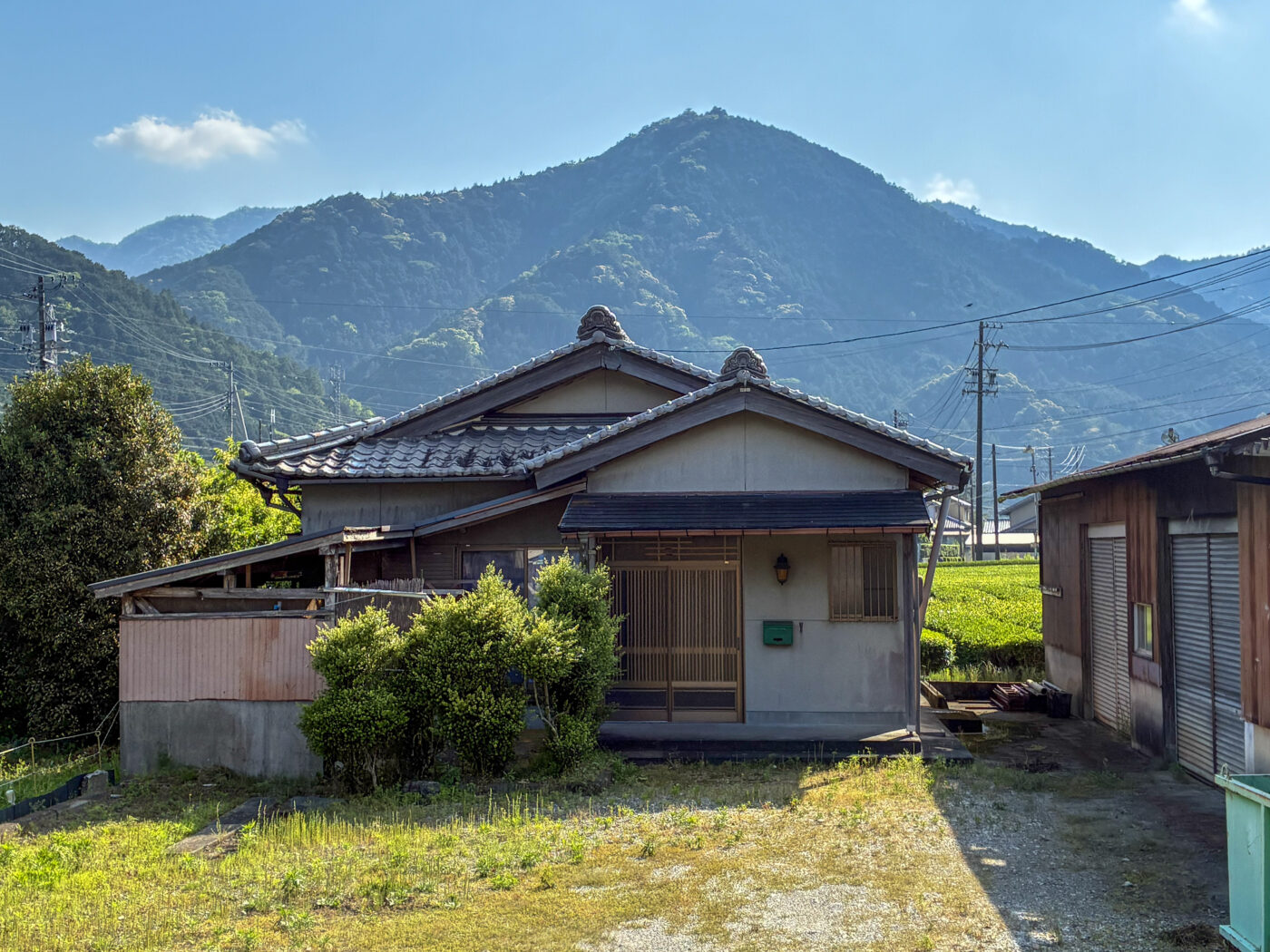 1970s wood house on a large plot in Matsusaka Kahada