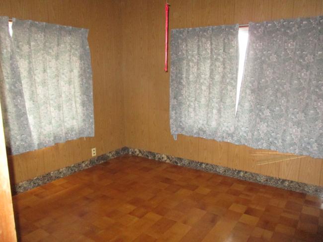 1970s wood house, 15-min walk to station, Okayama