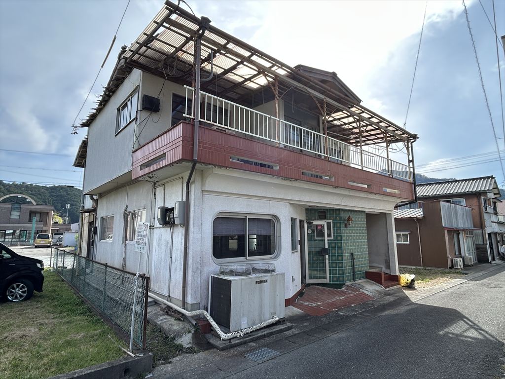 1970s steel-frame house, 15-min walk to station, Mie