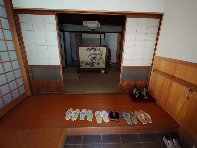 1950s wood house, 7-min walk to station, Tottori