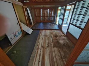 1970s wood house in Ehime