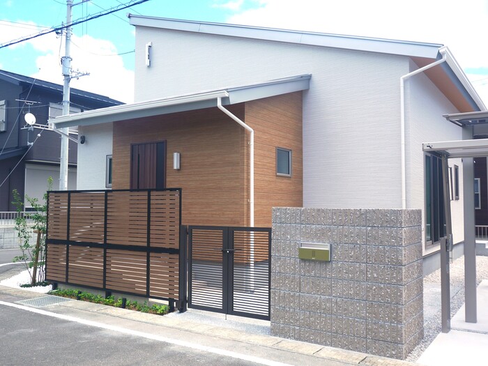 2020s wood house in Kochi