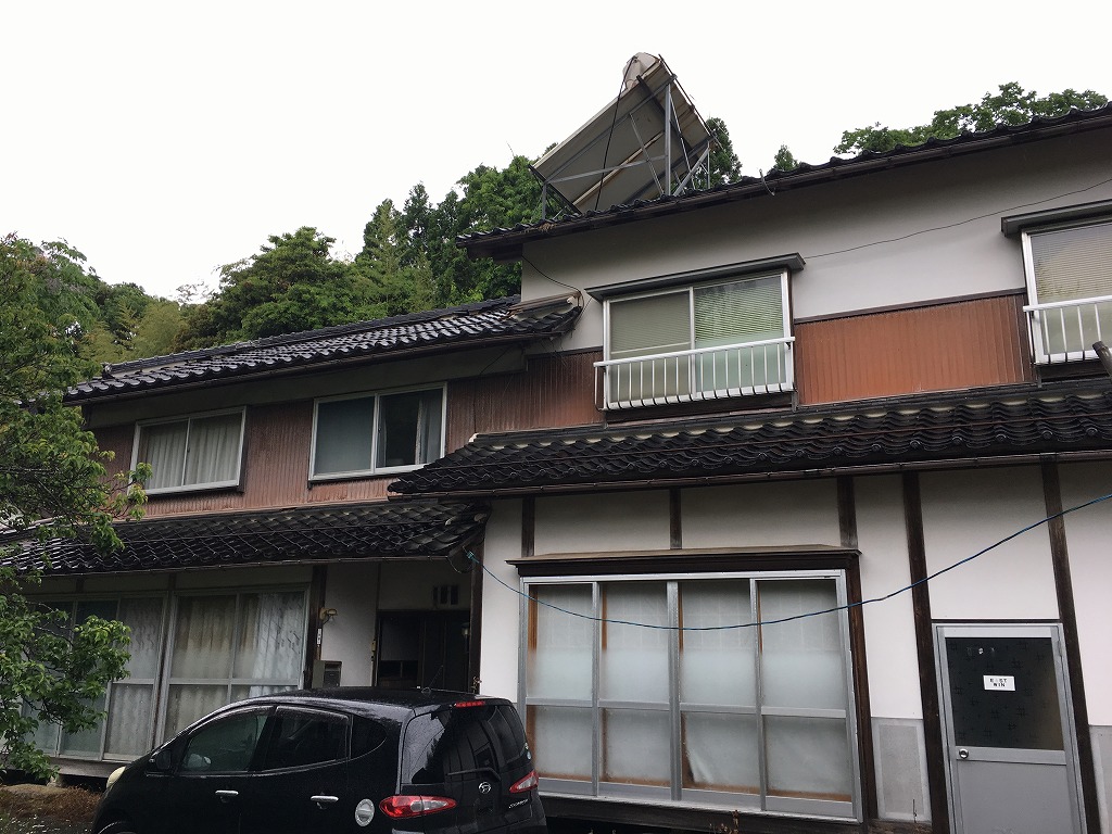 1960s wood house on a large plot in Tottori