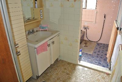 1960s wood house, 17-min walk to station, Hyogo