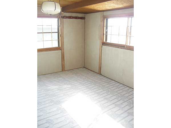 1960s wood house on a large plot in Iwate