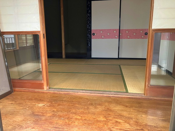 1980s wood house, 5-min walk to station, Shizuoka