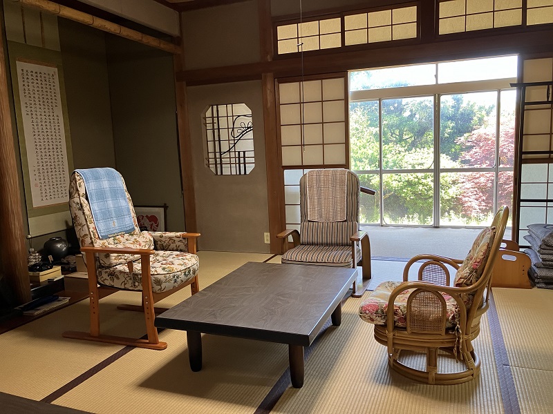 1970s wood house, 13-min walk to station, Tottori
