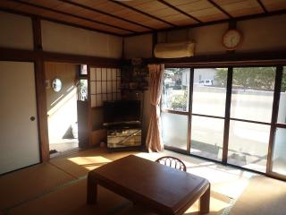 1950s wood house, 16-min walk to station, Oita