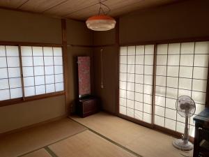 1980s wood house, 3-min walk to station, Kawanishi, Yusui