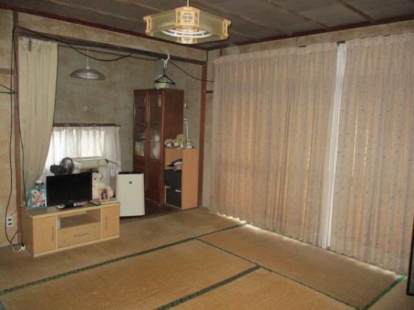 House, 14-min walk to station, Ehime