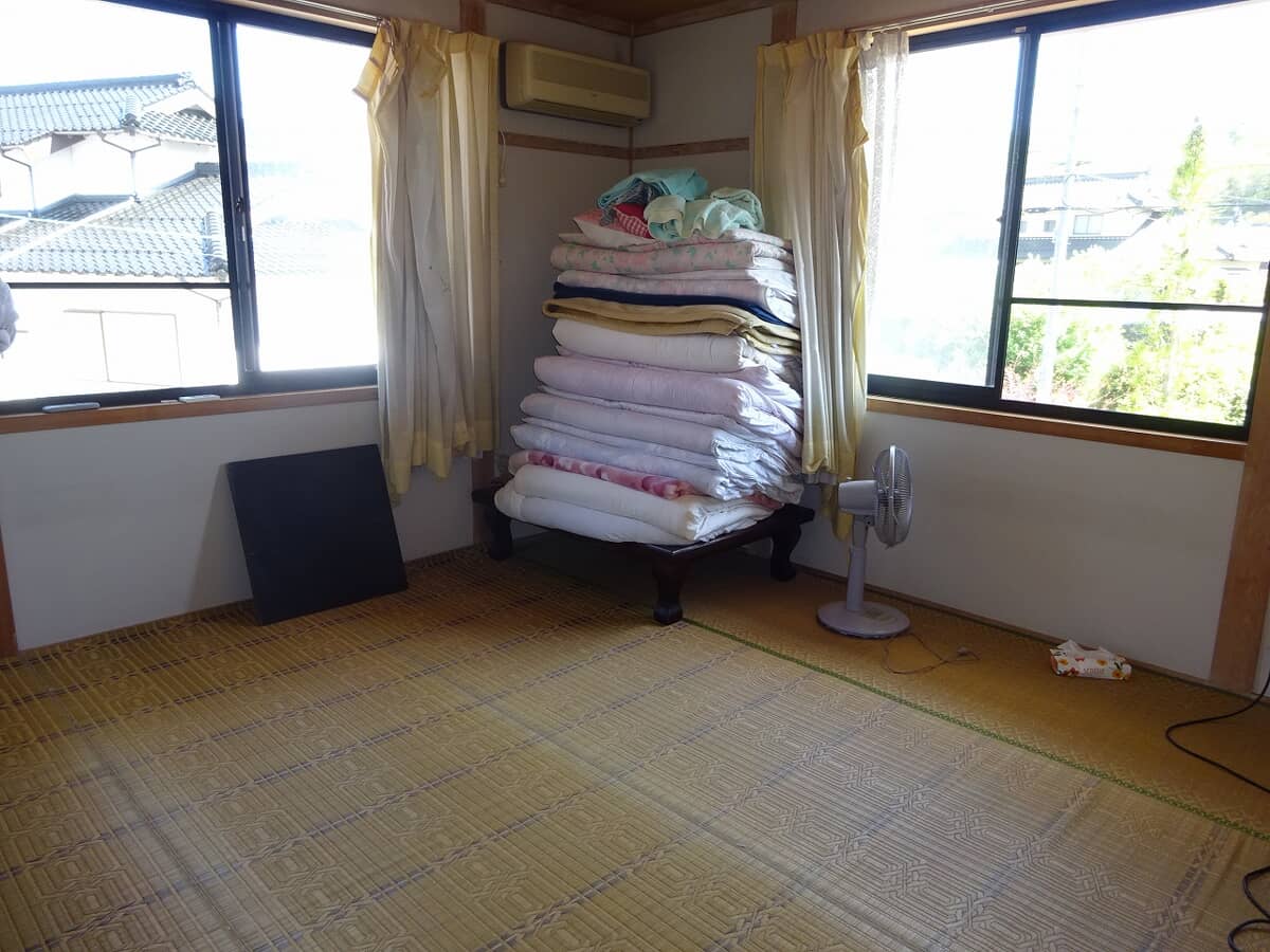 1990s wood house on a large plot in Hiroshima
