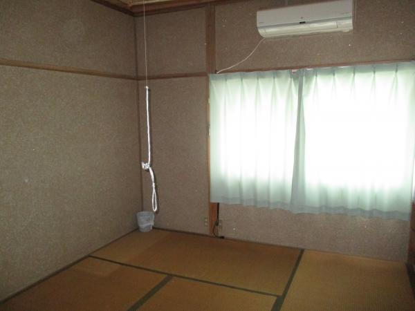 1970s wood house, 17-min walk to station, Okayama
