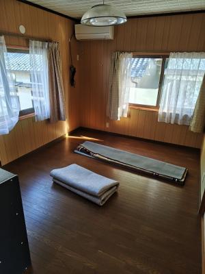 1990s wood house, 3-min walk to station, Ehime