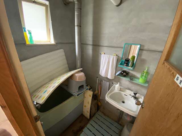1970s concrete house in Shimane