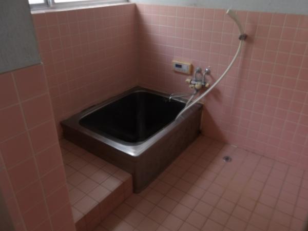 1970s wood house, 5-min walk to station, Ehime