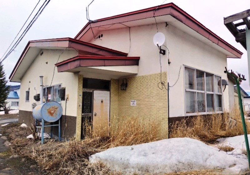 1970s wood house with outbuildings in Hokkaido