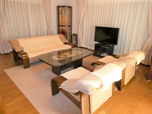 1980s wood house, 16-min walk to station, Shimane