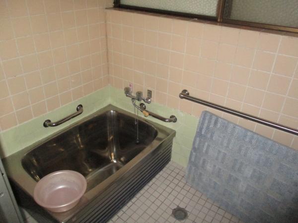 1970s wood house, 17-min walk to station, Okayama