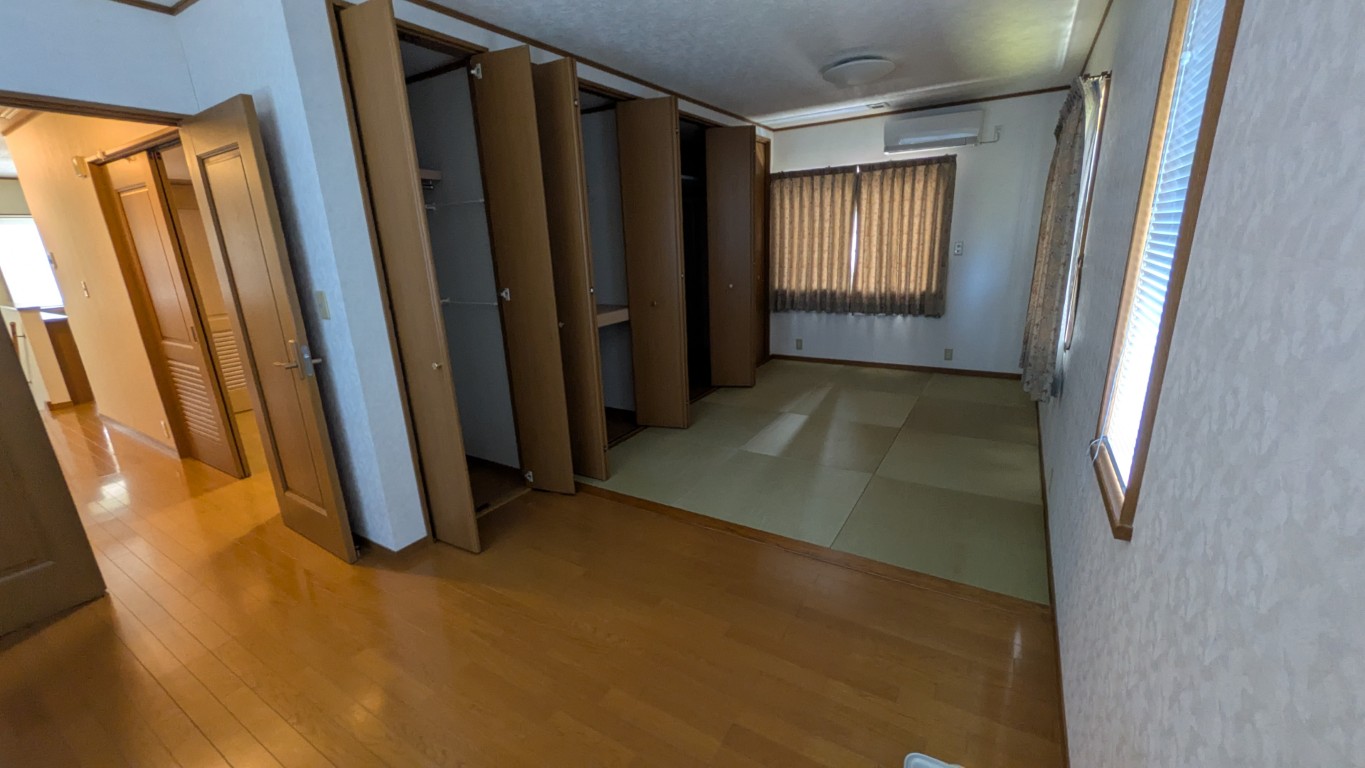 2000s wood house in Gifu