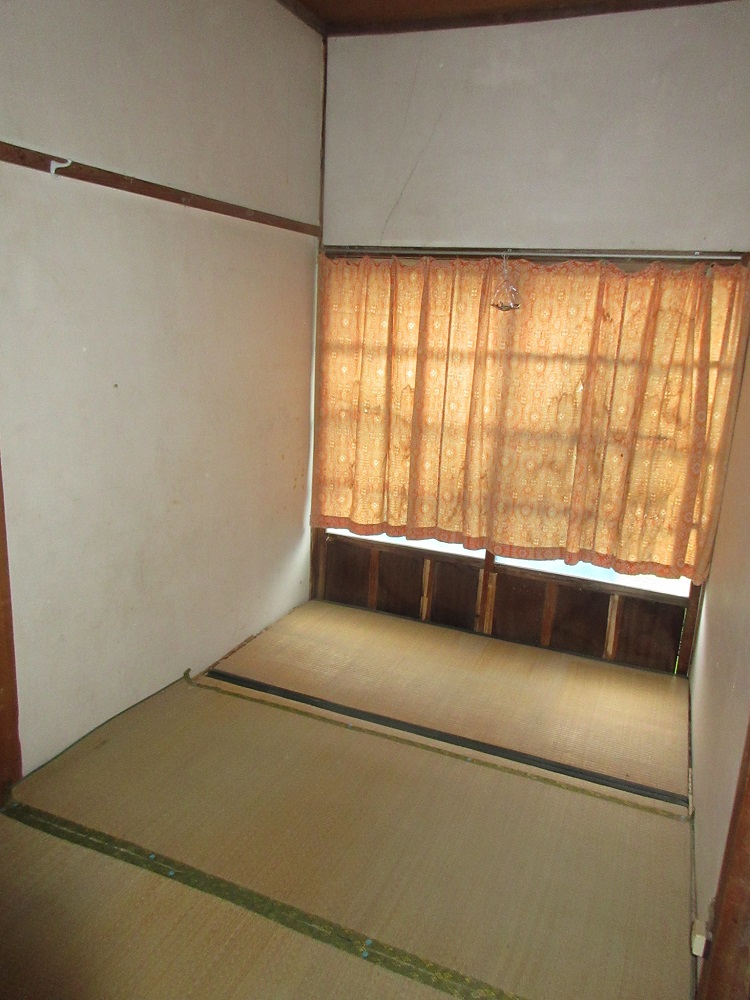 1960s wood house, 16-min walk to station, Iwate