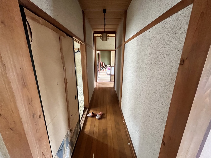 1970s wood house on a large plot in Niigata