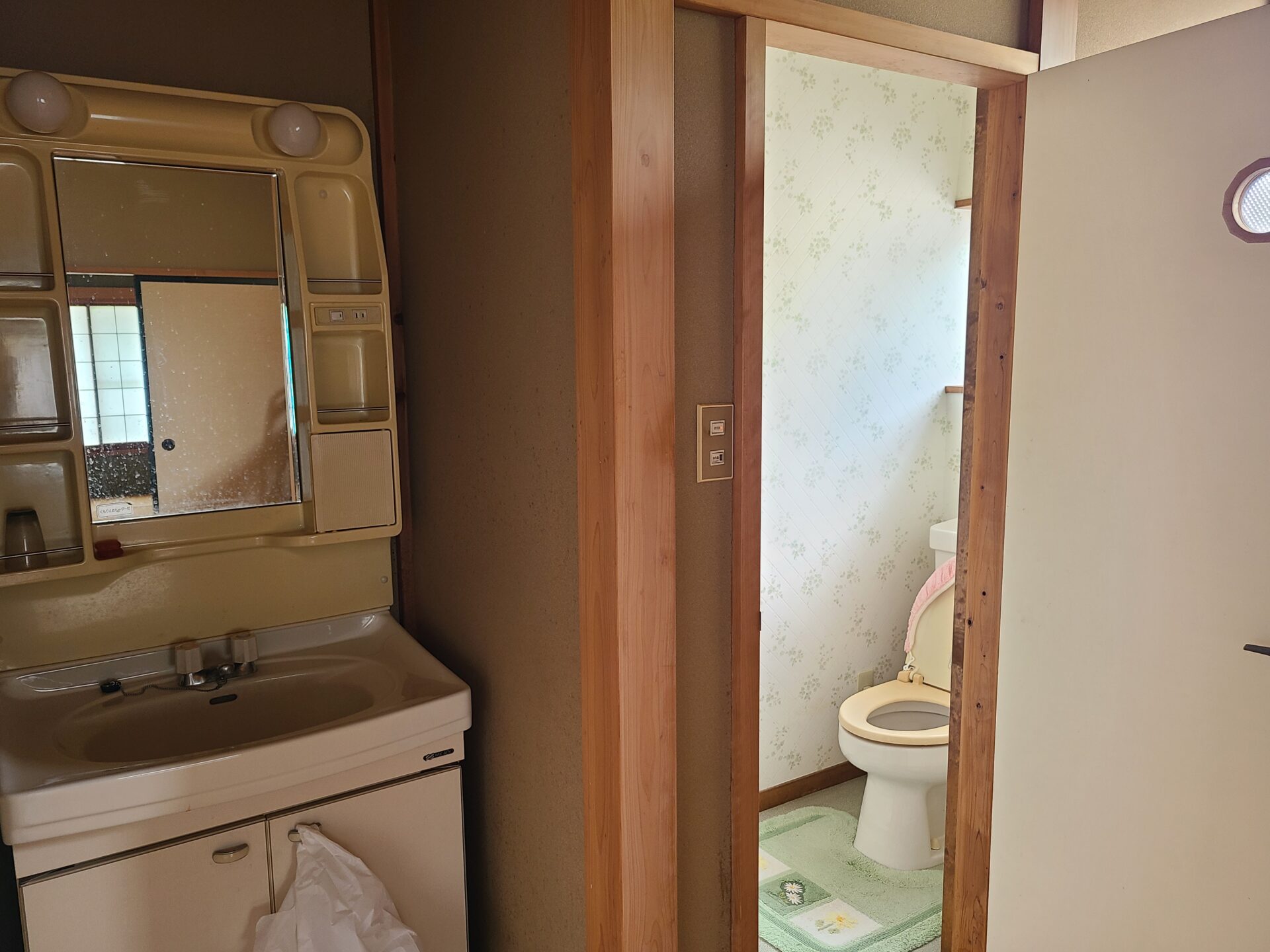 1990s wood house, 16-min walk to station, Shizuoka