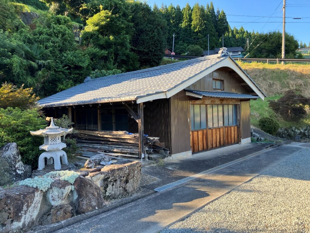 1970s wood house with storehouses in Nara