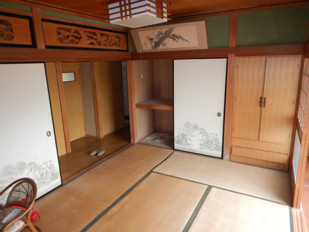 1970s wood house, 15-min walk to station, Ehime