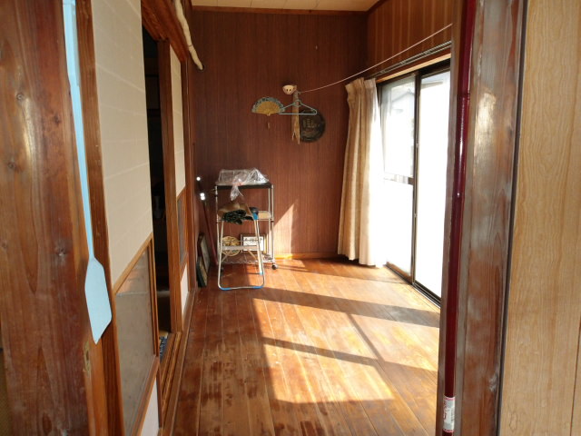 1960s wood house, 15-min walk to station, Hirasa, Satsumasendai