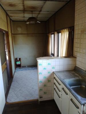 1960s wood house on a large plot in Niigata