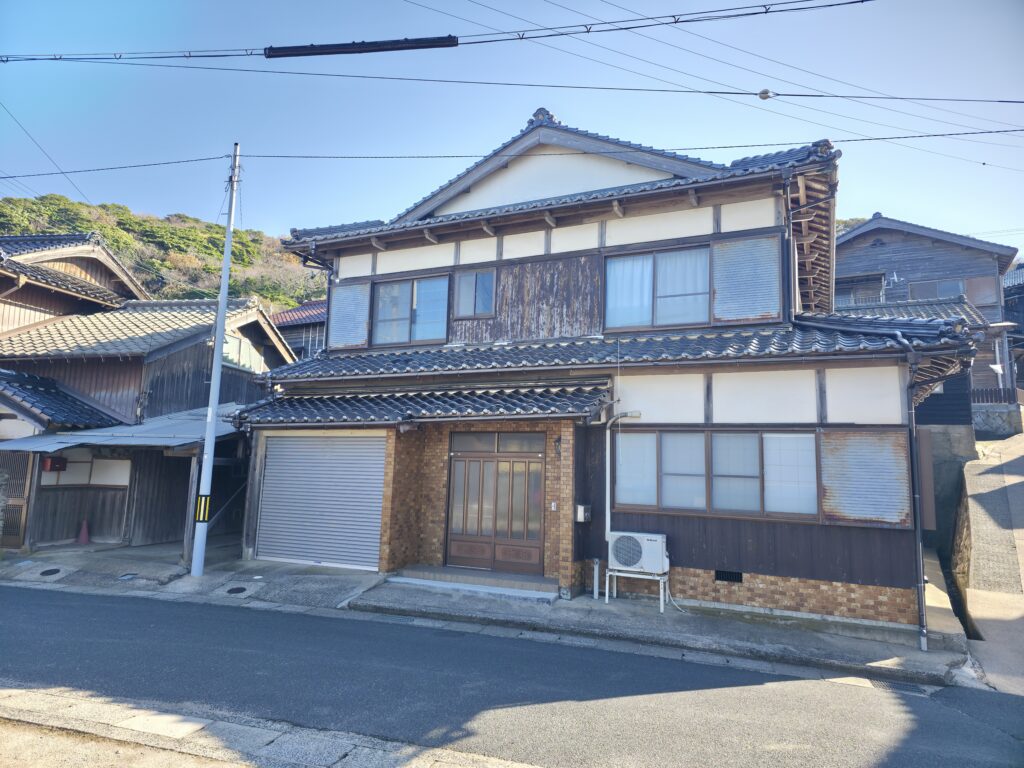 1970s wood house near the coast in Tango, Kyotango