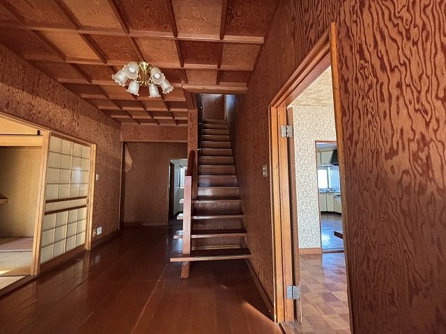 1980s wood house with outbuildings in Gifu