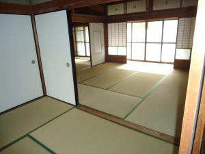 1970s wood house, 17-min walk to station, Shimane