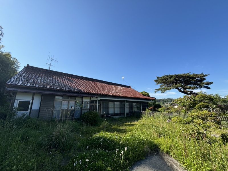 1920s wood house on a large plot in Iwate