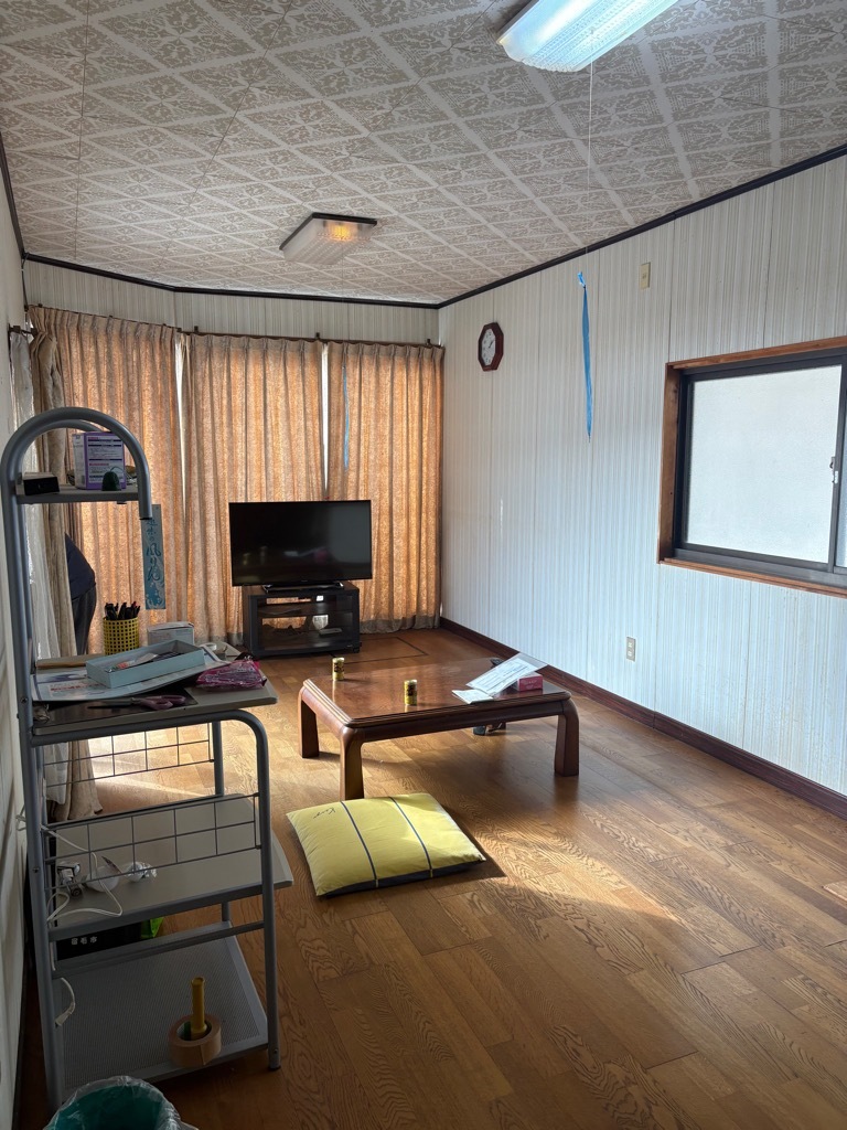 1980s wood house in Kochi