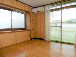 1970s wood house, 17-min walk to station, Shimane