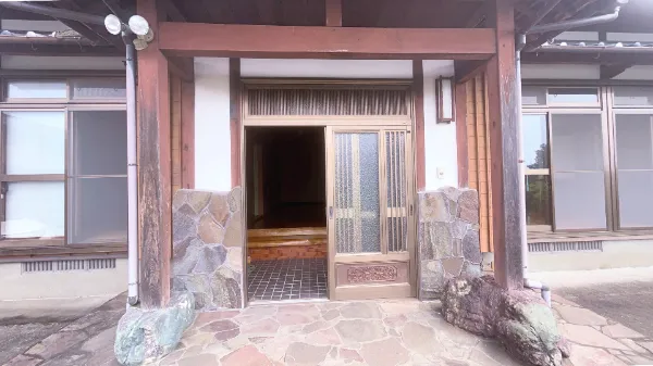 1980s wood house on a large plot in Miyazaki