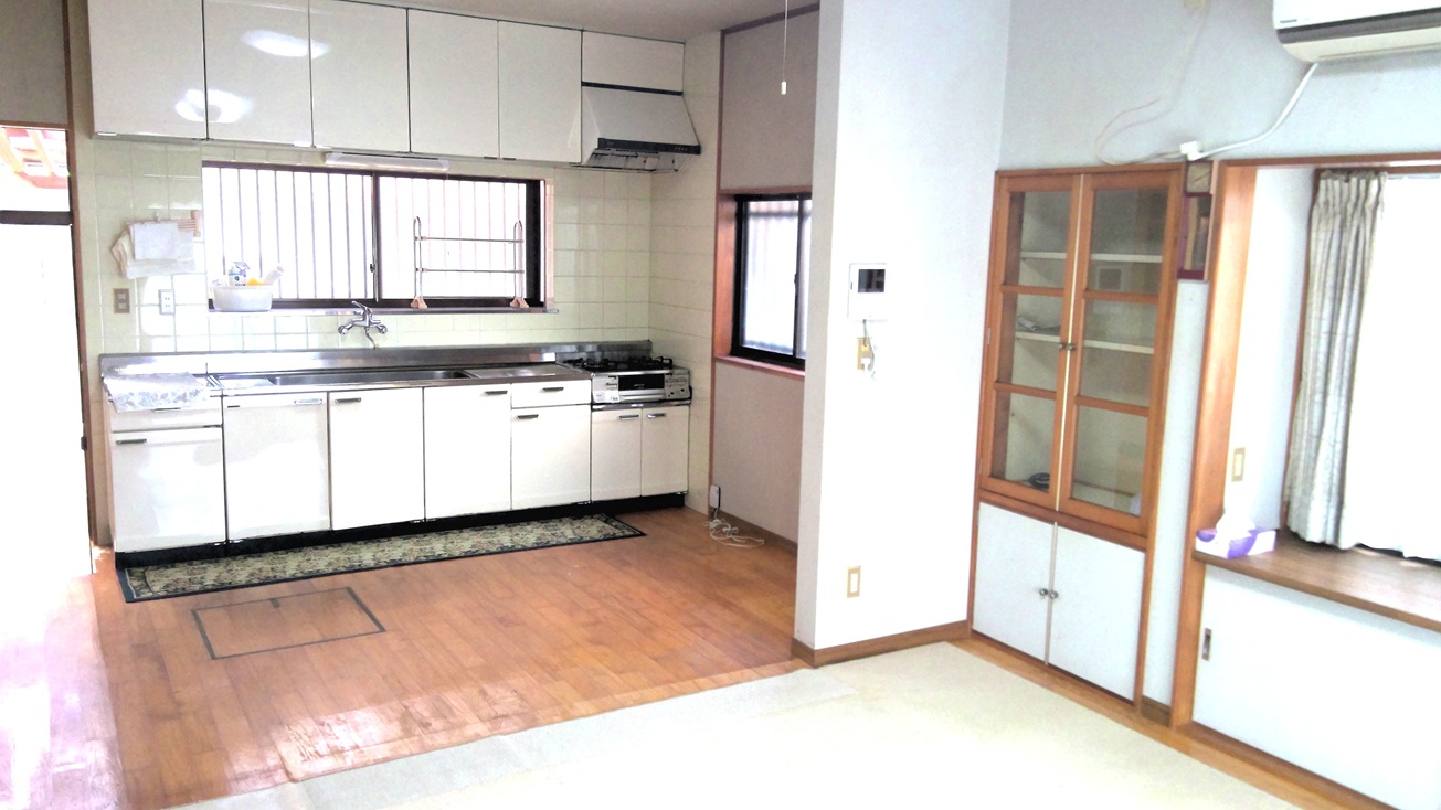 1990s wood house near the coast in Uchinoura, Kimotsuki